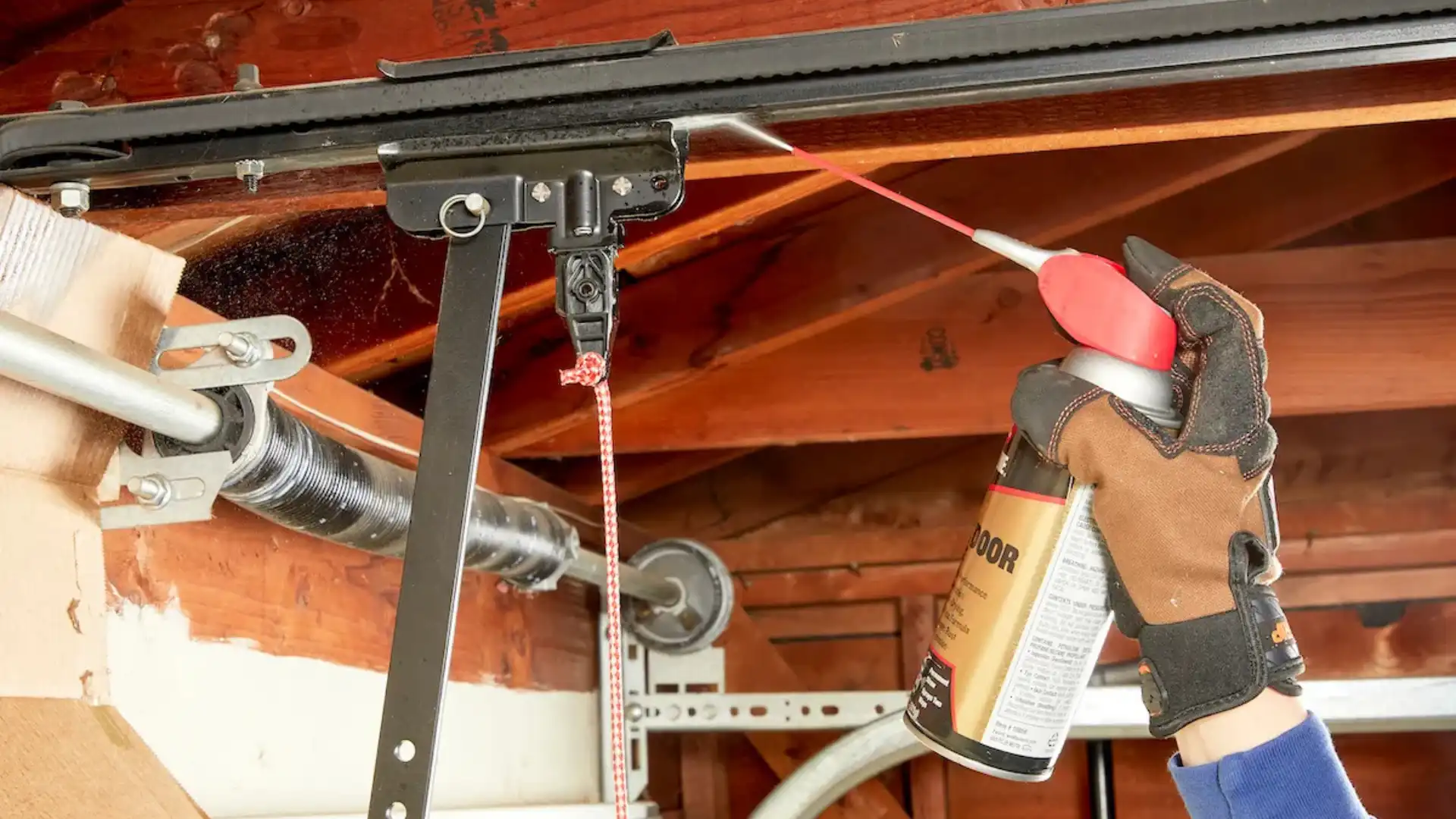 Λίπανση μηχανισμών γκαραζόπορτας